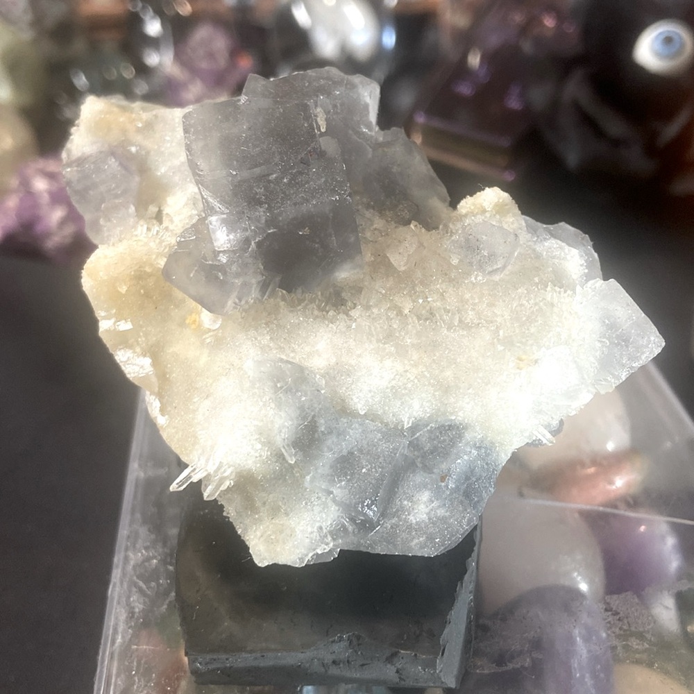 Mauve gray cubed fluorite &quartz crystalsfrom Beix in the UK 271 grams 4" x 3"
